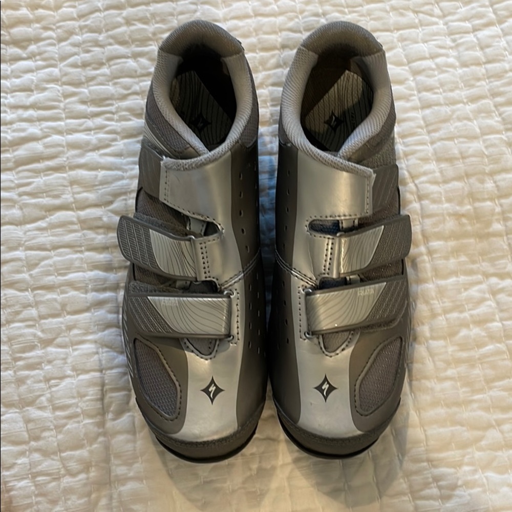 Specialized cycling shoes